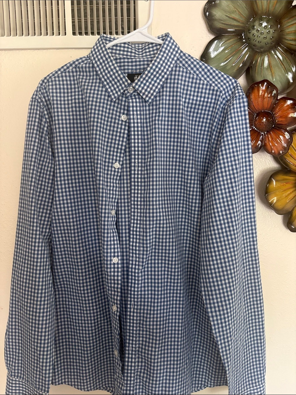 H&M Men’s Blue and White Gingham Button-Down Shirt size L